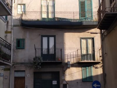 CORLEONE Vendesi immobile sito in via Sicilia 16 -18-20